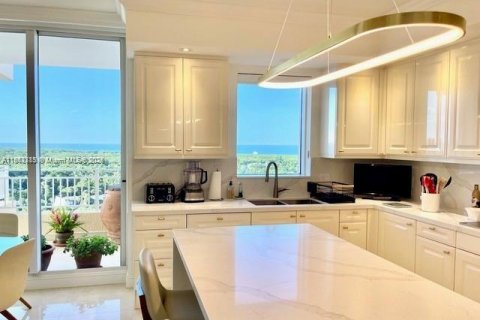 Condo in Key Biscayne, Florida, 3 bedrooms  № 1890604 - photo 10