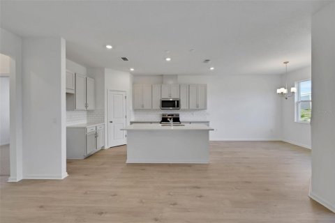 House in Tavares, Florida 4 bedrooms, 163.32 sq.m. № 2388086 - photo 6