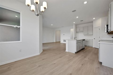 House in Tavares, Florida 4 bedrooms, 163.32 sq.m. № 2388086 - photo 12