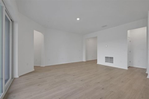 House in Tavares, Florida 4 bedrooms, 163.32 sq.m. № 2388086 - photo 22