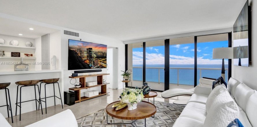 Кондоминиум с 3 спальнями в Майами-Бич, Флорида № 2055261