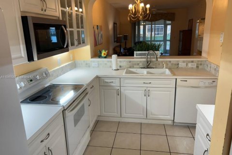 Купить кондоминиум в Тамарак, Флорида 2 спальни, 118.45м2, № 1839698 - фото 1