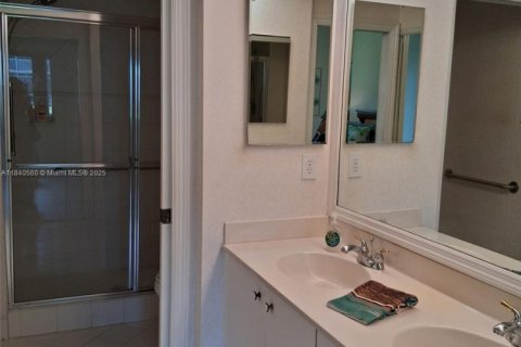 Купить кондоминиум в Тамарак, Флорида 2 спальни, 118.45м2, № 1839698 - фото 15