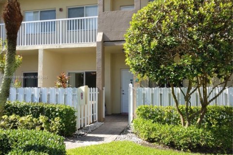 Купить кондоминиум в Тамарак, Флорида 2 спальни, 118.45м2, № 1839698 - фото 18