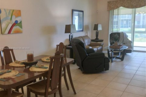 Купить кондоминиум в Тамарак, Флорида 2 спальни, 118.45м2, № 1839698 - фото 8