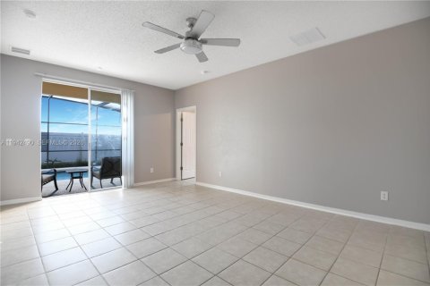 House in Davenport, Florida 5 bedrooms, 173.08 sq.m. № 2001924 - photo 10