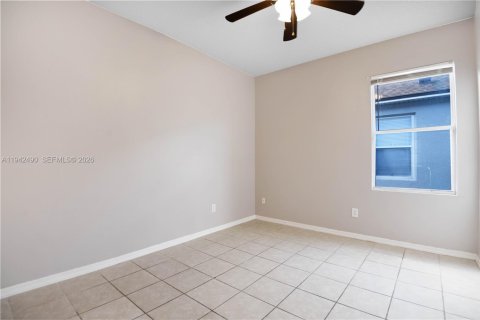 House in Davenport, Florida 5 bedrooms, 173.08 sq.m. № 2001924 - photo 5