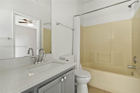 House in Davenport, Florida 5 bedrooms, 173.08 sq.m. № 2001924 - photo 16