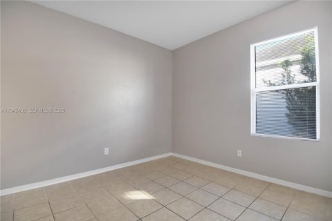 House in Davenport, Florida 5 bedrooms, 173.08 sq.m. № 2001924 - photo 13