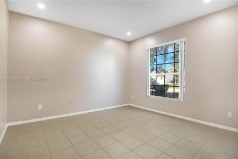 House in Davenport, Florida 5 bedrooms, 173.08 sq.m. № 2001924 - photo 4