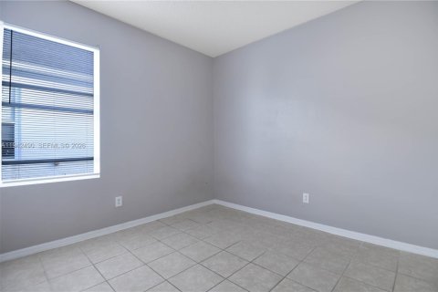 House in Davenport, Florida 5 bedrooms, 173.08 sq.m. № 2001924 - photo 11