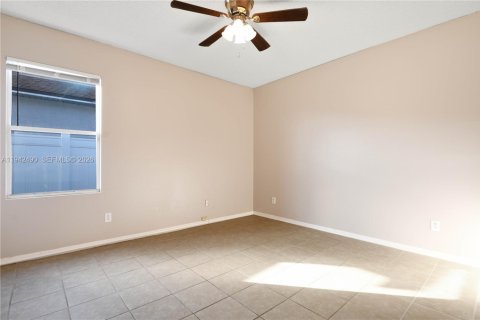 House in Davenport, Florida 5 bedrooms, 173.08 sq.m. № 2001924 - photo 15