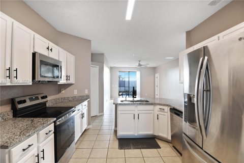 House in Davenport, Florida 5 bedrooms, 173.08 sq.m. № 2001924 - photo 8