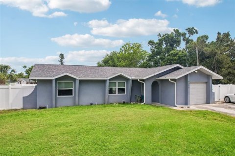 Villa ou maison à Saint Petersburg, Floride 3 chambres, 104.98 m2 № 2096270