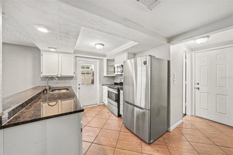 House in Port Richey, Florida 3 bedrooms, 141.03 sq.m. № 2207488 - photo 17