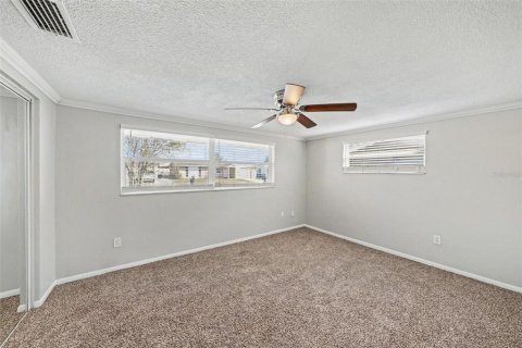 House in Port Richey, Florida 3 bedrooms, 141.03 sq.m. № 2207488 - photo 6