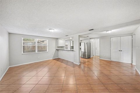 House in Port Richey, Florida 3 bedrooms, 141.03 sq.m. № 2207488 - photo 12