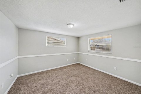 House in Port Richey, Florida 3 bedrooms, 141.03 sq.m. № 2207488 - photo 8