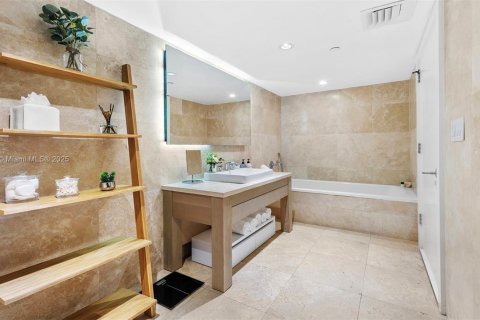 Снять в аренду кондоминиум в Майами-Бич, Флорида 1 спальня, 80.45м2, № 2022957 - фото 24