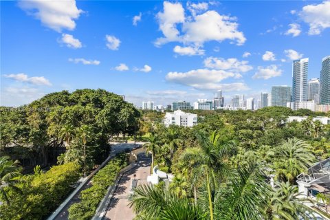 Снять в аренду кондоминиум в Майами, Флорида 3 спальни, 294.5м2, № 2051414 - фото 30