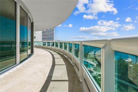 Снять в аренду кондоминиум в Майами, Флорида 3 спальни, 294.5м2, № 2051414 - фото 4