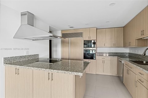 Снять в аренду кондоминиум в Майами, Флорида 3 спальни, 294.5м2, № 2051414 - фото 18