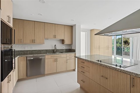 Снять в аренду кондоминиум в Майами, Флорида 3 спальни, 294.5м2, № 2051414 - фото 19