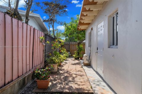 Villa ou maison à vendre à Miami, Floride: 4 chambres, 86.58 m2 № 1868522 - photo 29