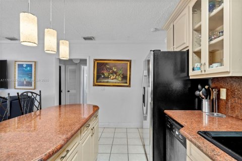 Villa ou maison à vendre à Miami, Floride: 4 chambres, 86.58 m2 № 1868522 - photo 14
