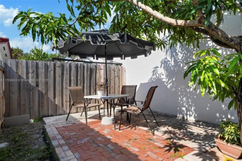 Villa ou maison à vendre à Miami, Floride: 4 chambres, 86.58 m2 № 1868522 - photo 26