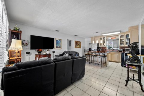 Villa ou maison à vendre à Miami, Floride: 4 chambres, 86.58 m2 № 1868522 - photo 7