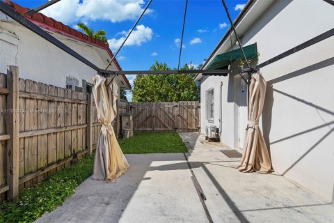Villa ou maison à vendre à Miami, Floride: 4 chambres, 86.58 m2 № 1868522 - photo 28