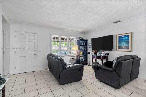 Villa ou maison à vendre à Miami, Floride: 4 chambres, 86.58 m2 № 1868522 - photo 6