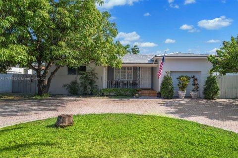 Villa ou maison à vendre à Miami, Floride: 4 chambres, 86.58 m2 № 1868522 - photo 1