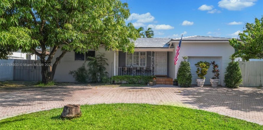 House in Miami, Florida 4 bedrooms, 86.58 sq.m. № 1868522