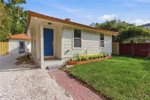 House in Gulfport, Florida 2 bedrooms, 61.5 sq.m. № 2117207