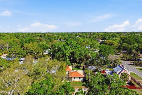 House in Gulfport, Florida 2 bedrooms, 61.5 sq.m. № 2117207 - photo 4