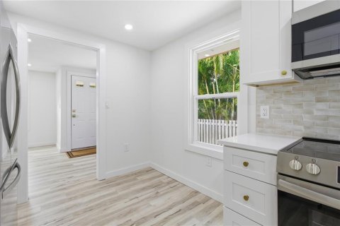 House in Gulfport, Florida 2 bedrooms, 61.5 sq.m. № 2117207 - photo 10