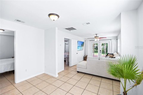 Casa en venta en Saint Petersburg, Florida, 3 dormitorios, 113.99 m2 № 1906676 - foto 9