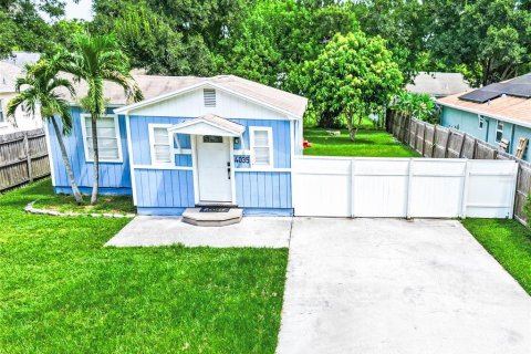 Casa en venta en Saint Petersburg, Florida, 3 dormitorios, 113.99 m2 № 1906676 - foto 1