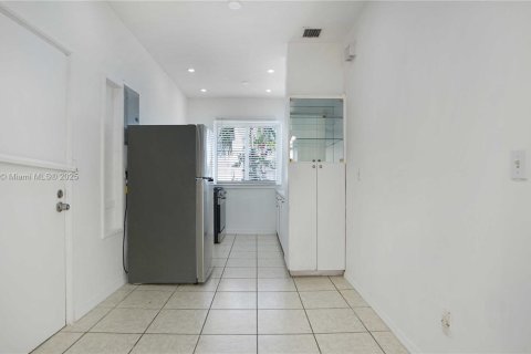 Condo in Miami Beach, Florida, 1 bedroom  № 1953718 - photo 8