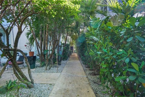 Condo in Miami Beach, Florida, 1 bedroom  № 1953718 - photo 29
