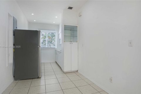 Condo in Miami Beach, Florida, 1 bedroom  № 1953718 - photo 10