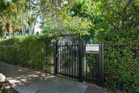 Condo in Miami Beach, Florida, 1 bedroom  № 1953718 - photo 30