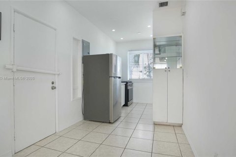 Condo in Miami Beach, Florida, 1 bedroom  № 1953718 - photo 9