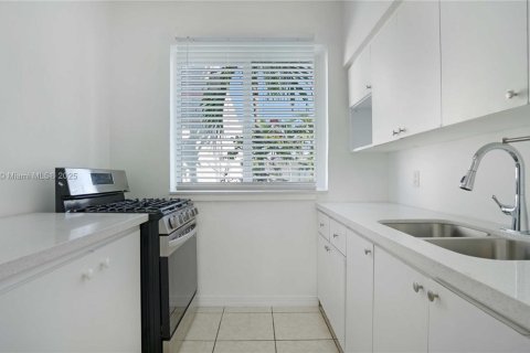 Condo in Miami Beach, Florida, 1 bedroom  № 1953718 - photo 7