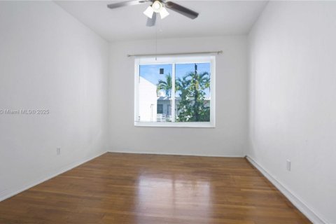 Condo in Miami Beach, Florida, 1 bedroom  № 1953718 - photo 17