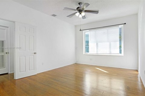 Condo in Miami Beach, Florida, 1 bedroom  № 1953718 - photo 13