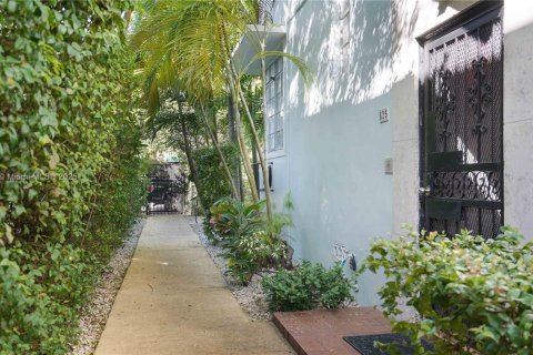 Condo in Miami Beach, Florida, 1 bedroom  № 1953718 - photo 23