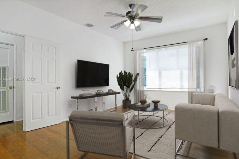 Condo in Miami Beach, Florida, 1 bedroom  № 1953718 - photo 1